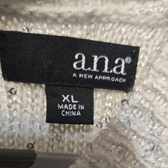 a.n.a White Sequin Knit Sweater Bow Detail In Back - Picture 2 of 4